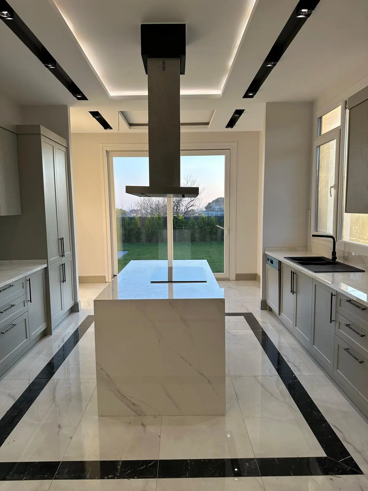 Fitted kitchen